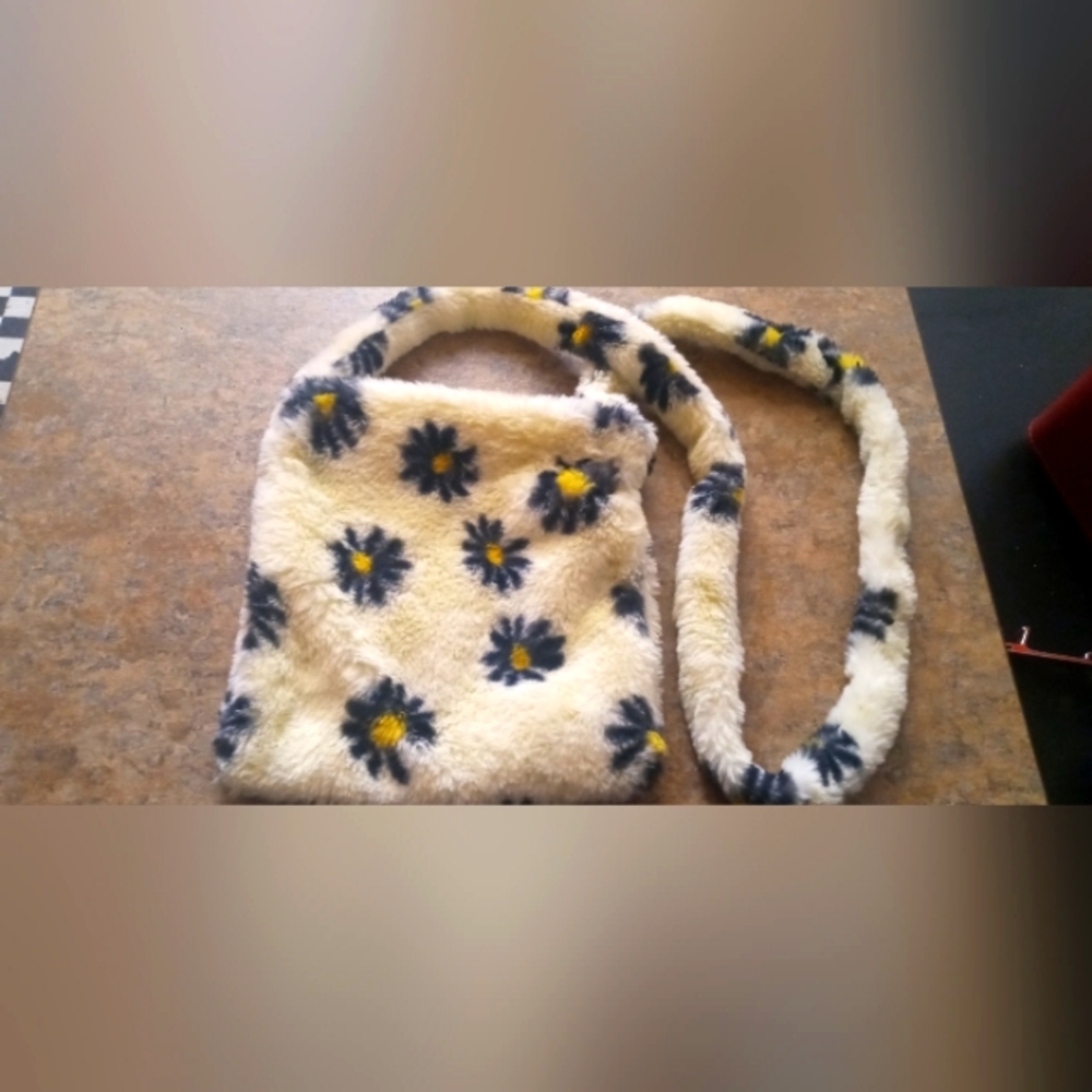Plush Daisy Crossbody Bag  Cream and Blue magnetic locks inside new condition